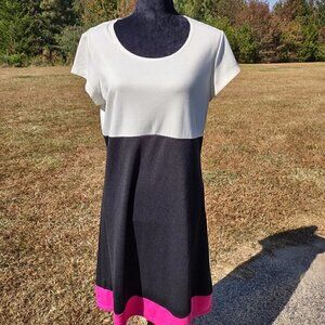 Susan Graver Dress Short Sleeve, White, Black, Fuchsia (Magenta Pink) Size M